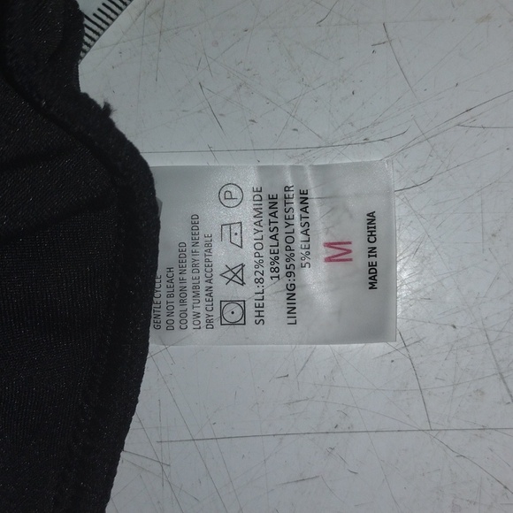 Trendy Black Twist-Front Sleeveless Crop Top – Size M - Picture 4 of 4